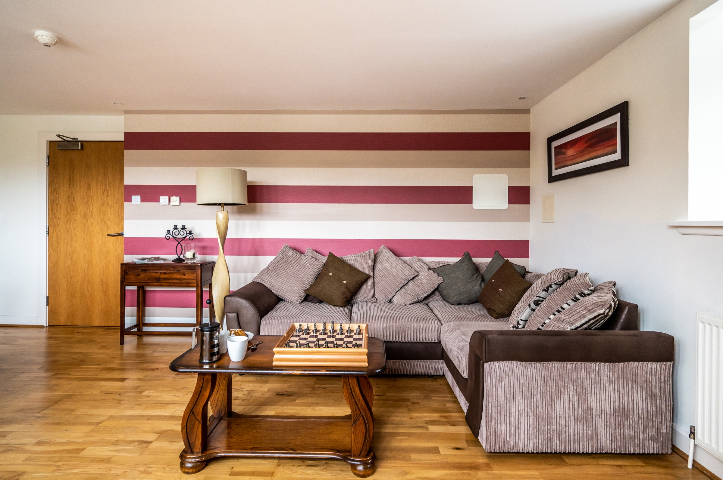  COMFORTABLE LIVING ROOM